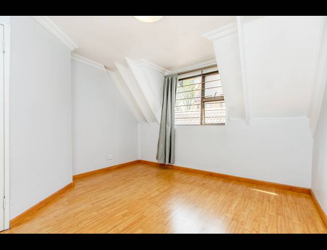 2.5 BEDROOM TOWNHOUSE TO LET IN PARKMORE